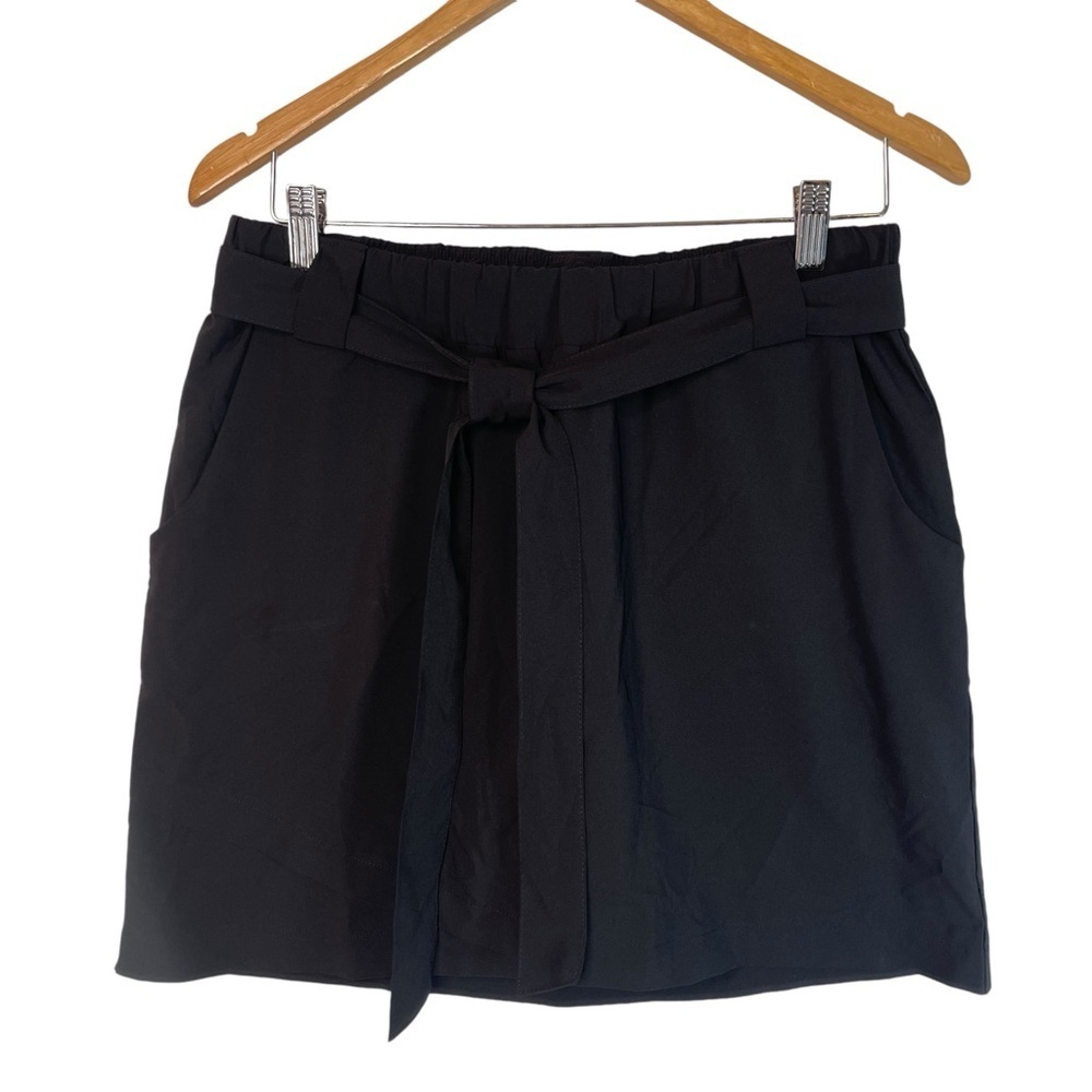 Reebok Skort Womens Size Medium Black Skirt Lightweight Athleisure Casual Sport